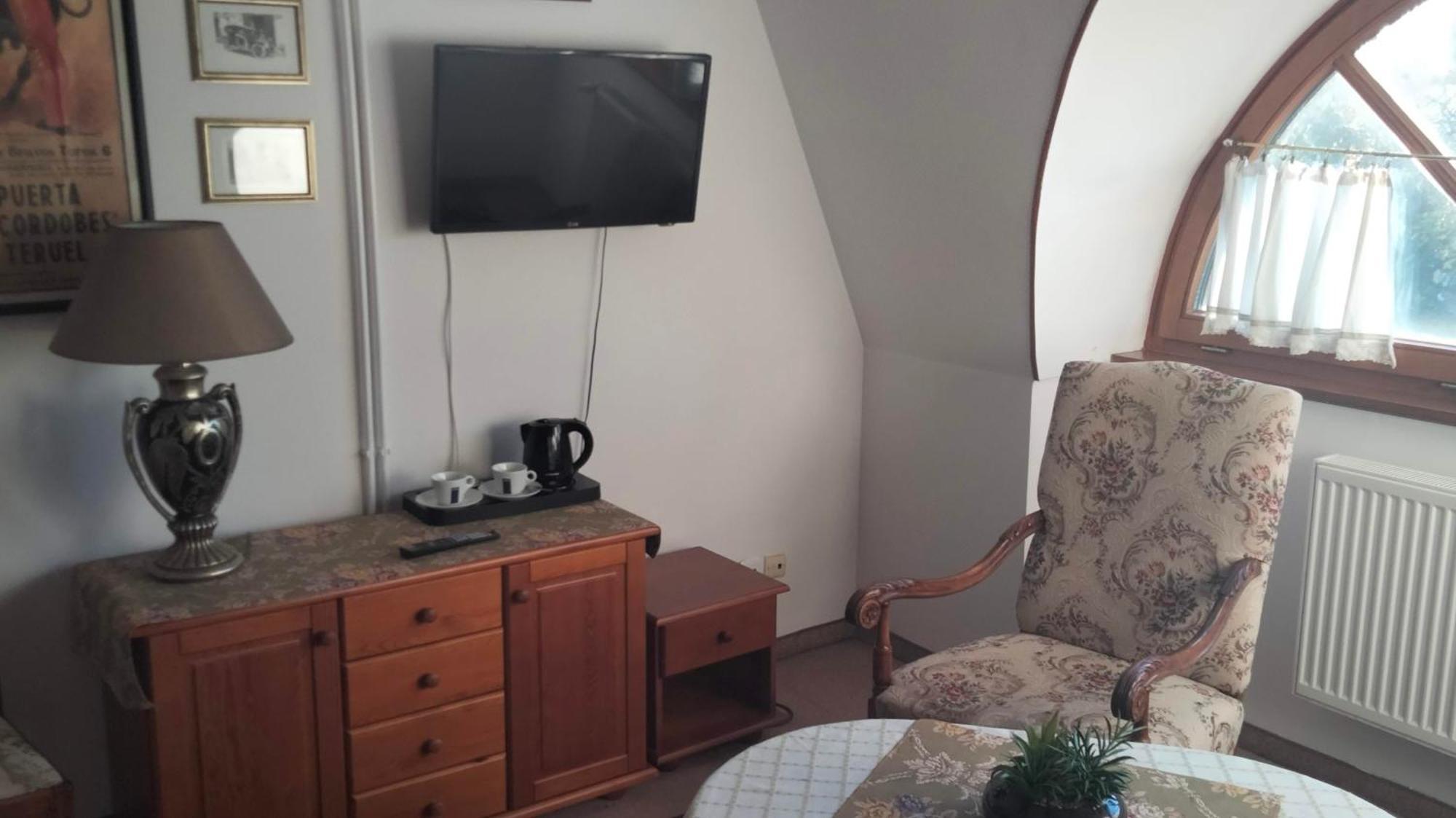 Dworek pod Herbem Gadkowice Bagian luar foto