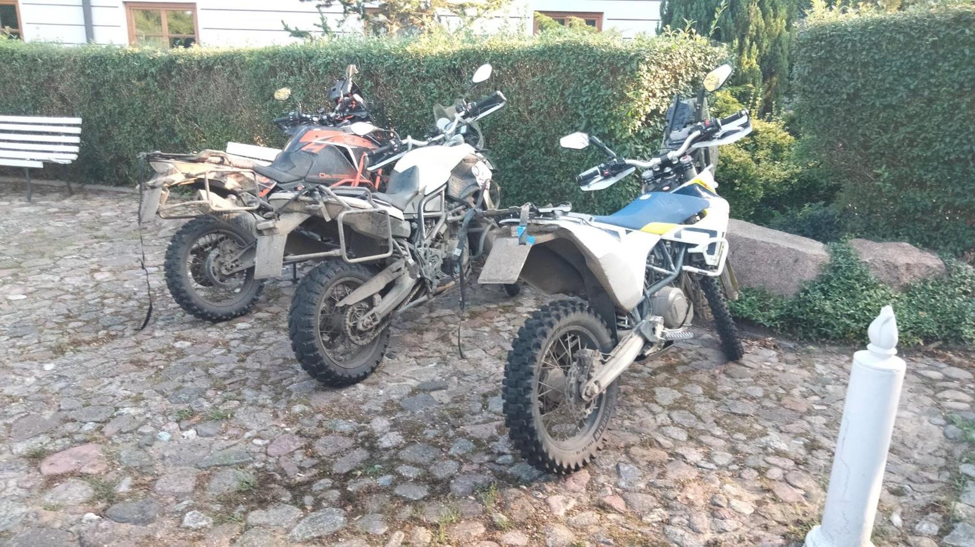 Dworek pod Herbem Gadkowice Bagian luar foto