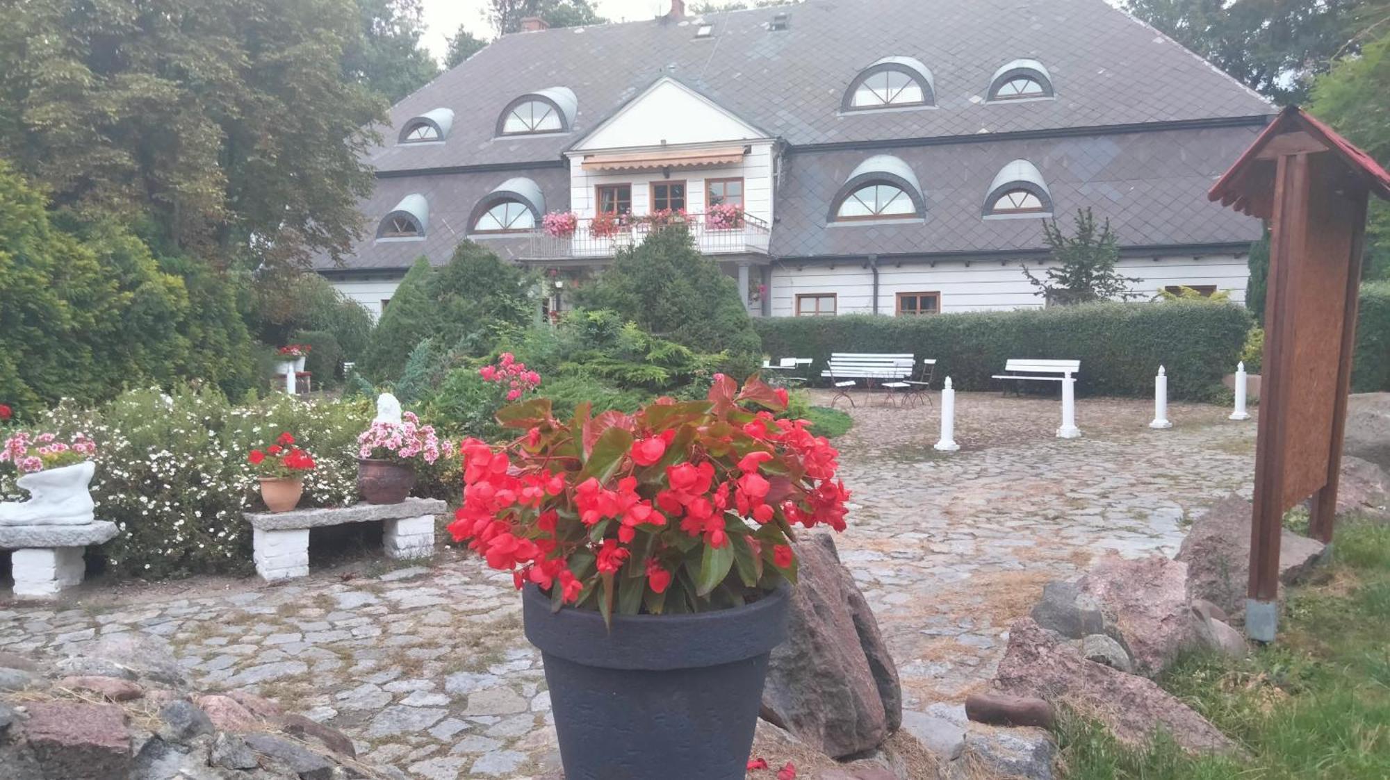 Dworek pod Herbem Gadkowice Bagian luar foto